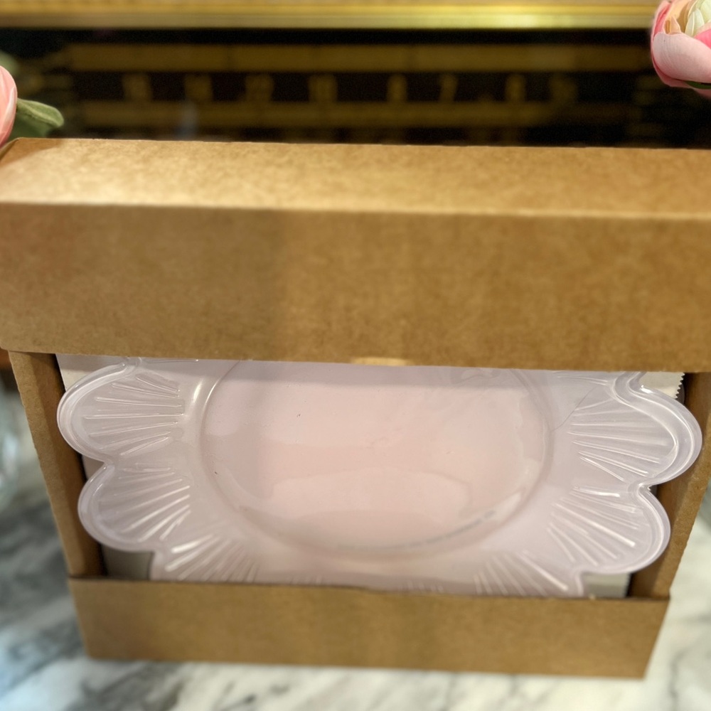 ✨NEW🌸Target Bullseye Playground 2026 Pink Scalloped Flower Shaped Glass Plates🍽️ - Picture 5 of 8